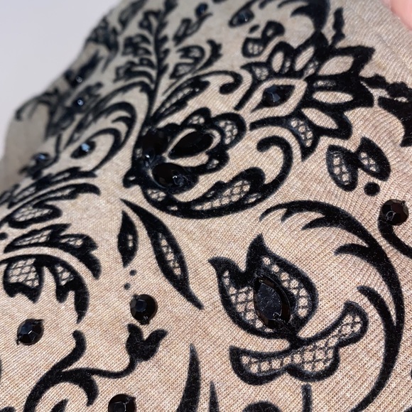 Embroidered Top (XL) - Picture 4 of 5